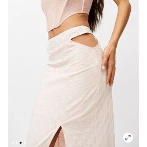 NWOT Urban Outfitters “Delia V Strap Knit” Cut Out Midi Skirt Pink Size MEDIUM